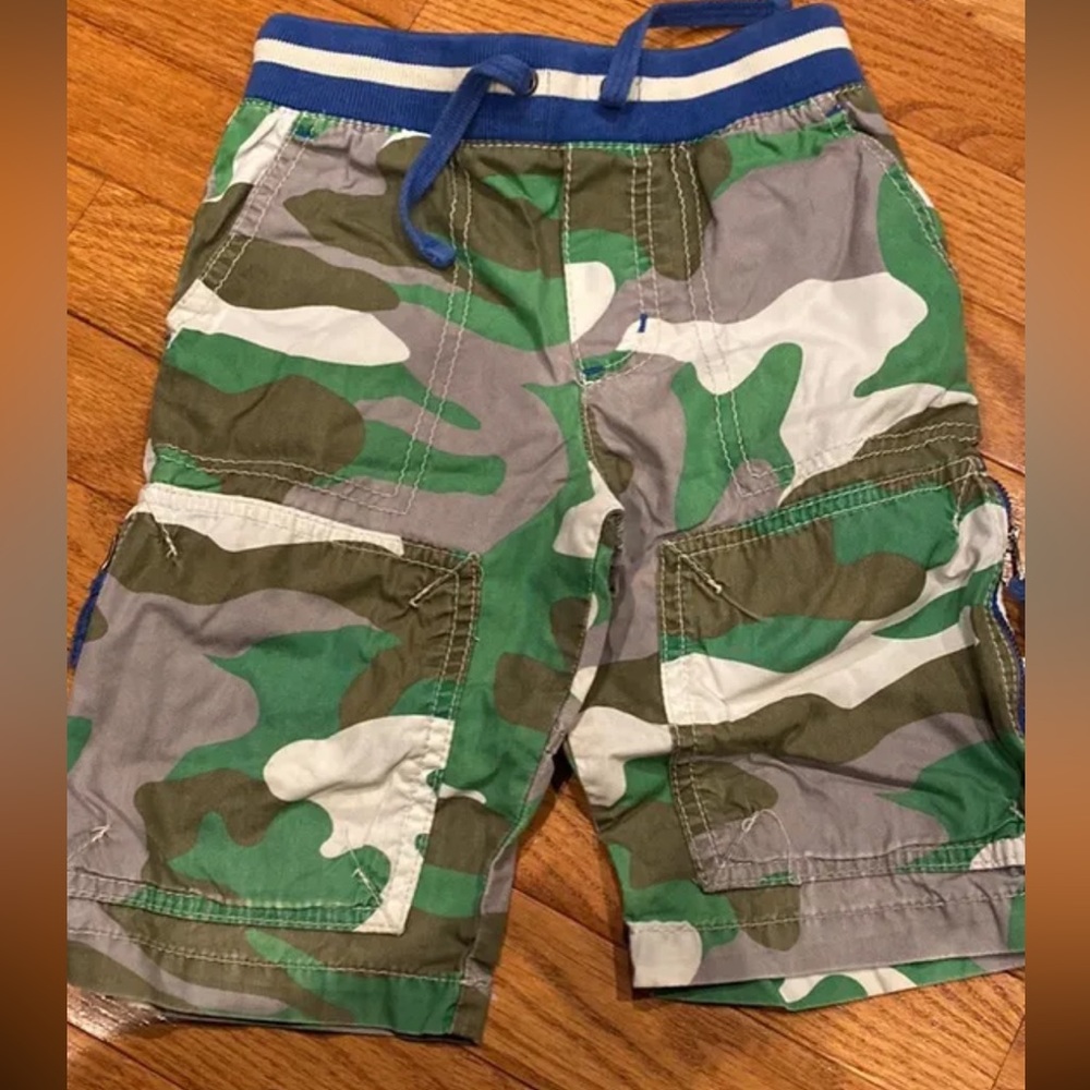 Mini Boden Green Camo shorts 4Y
